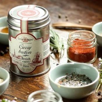 Preview: Curry auf dem Tisch angerichtet